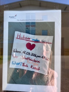 laufende Ausstellung „YEAH! KUNST!“ in der Stadtbücherei in Reinfeld